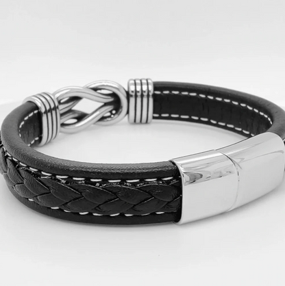 Pulsera de cuero: símbolo de unión y fuerza eterna