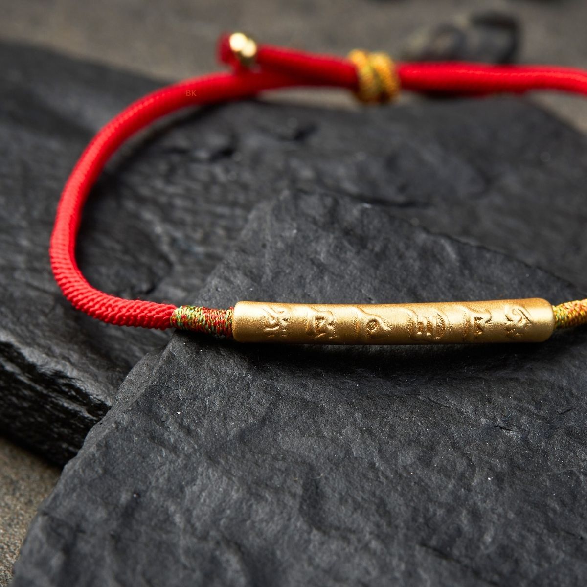 Pulsera de Hilo Rojo Tibetano - Amuleto Budista de la Suerte