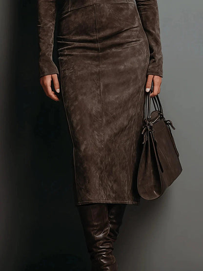 Vestido Midi de Gamuza y Cuello Alto